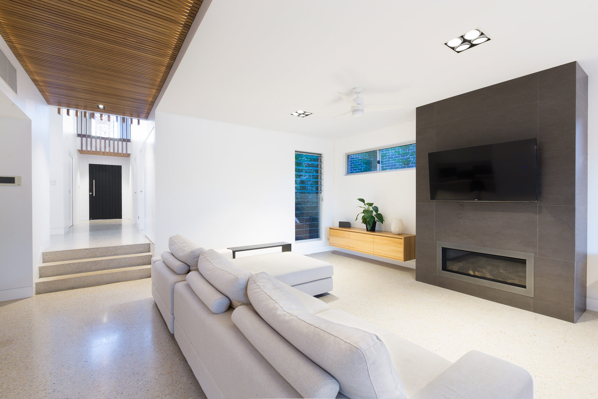 20 Stewart Ave Curl Curl Lounge